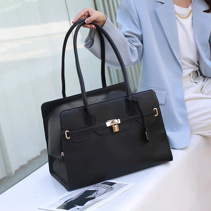 sac-de-transport-pour-chien-noir-Richness