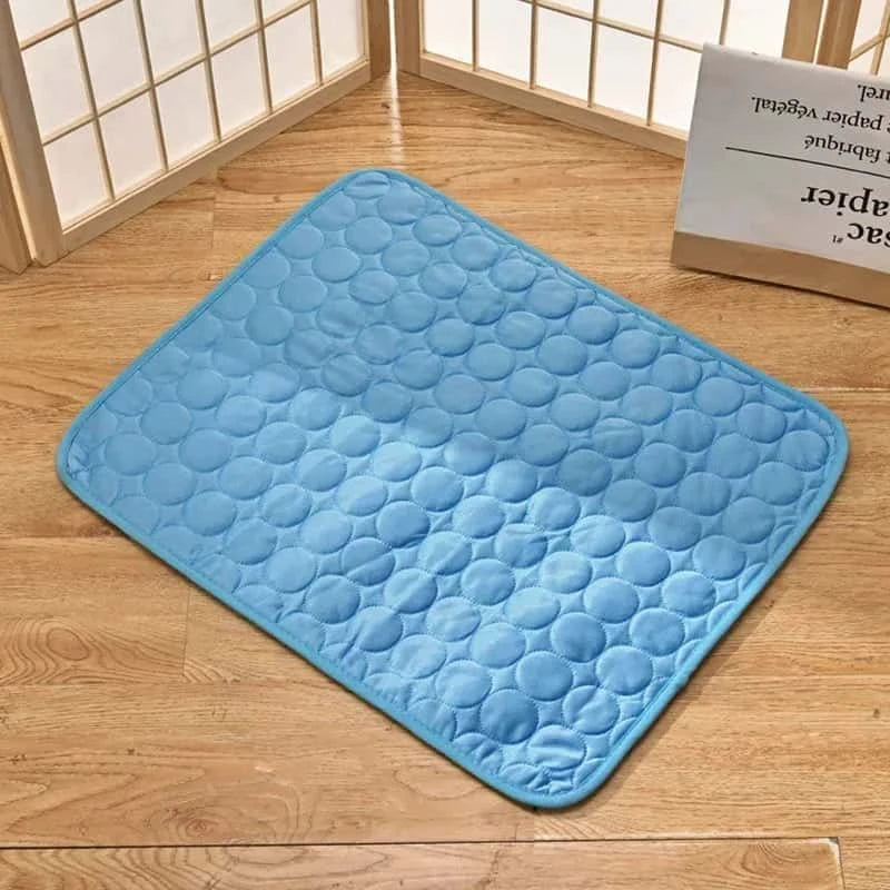 tapis-rafraichissant-chien-bleu