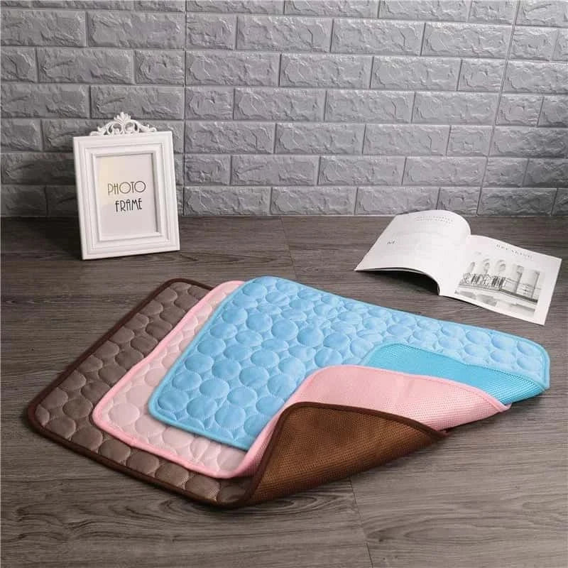 tapis-rafraichissant-chien-confortable
